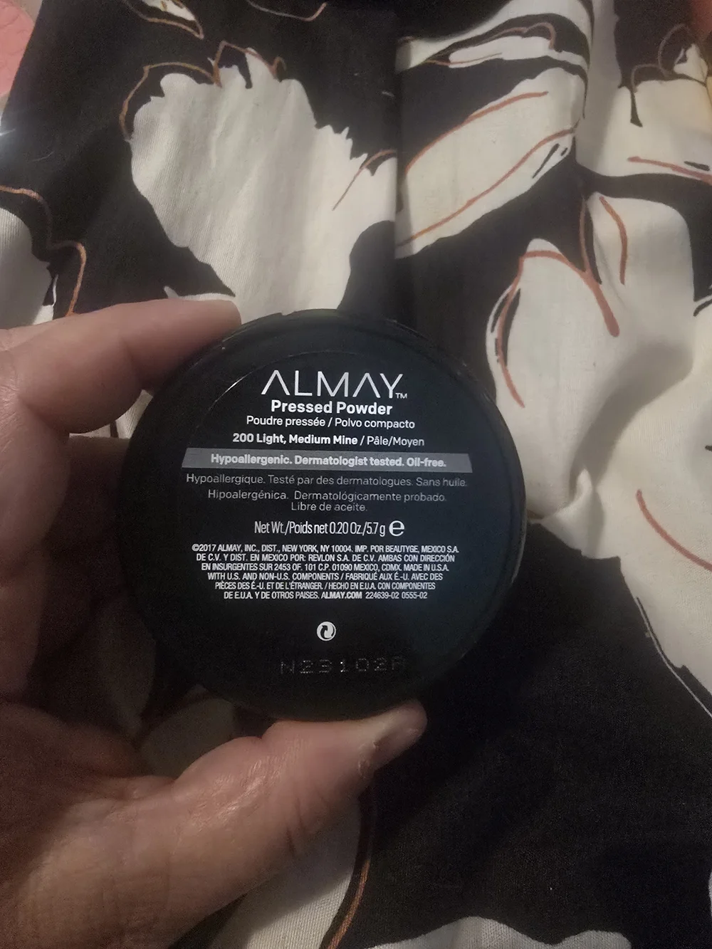 Almay Compact Face Powder in Light Beige